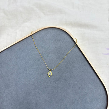 MINIMAL ELEGANCE GOLD NECKLACE