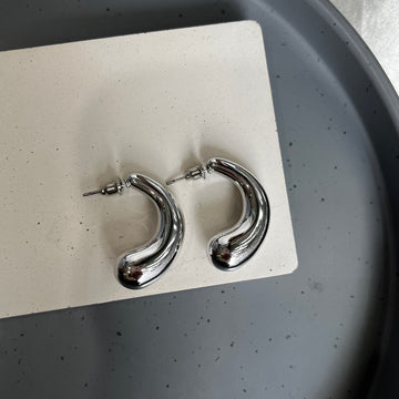 RETRO METALIC HOOP EARRINGS