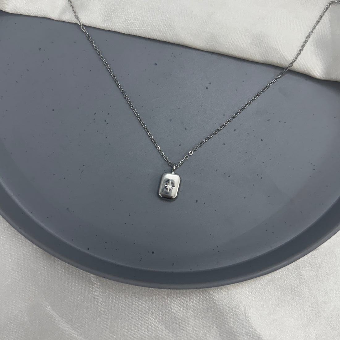 ONYX STAR PENDANT CHAIN