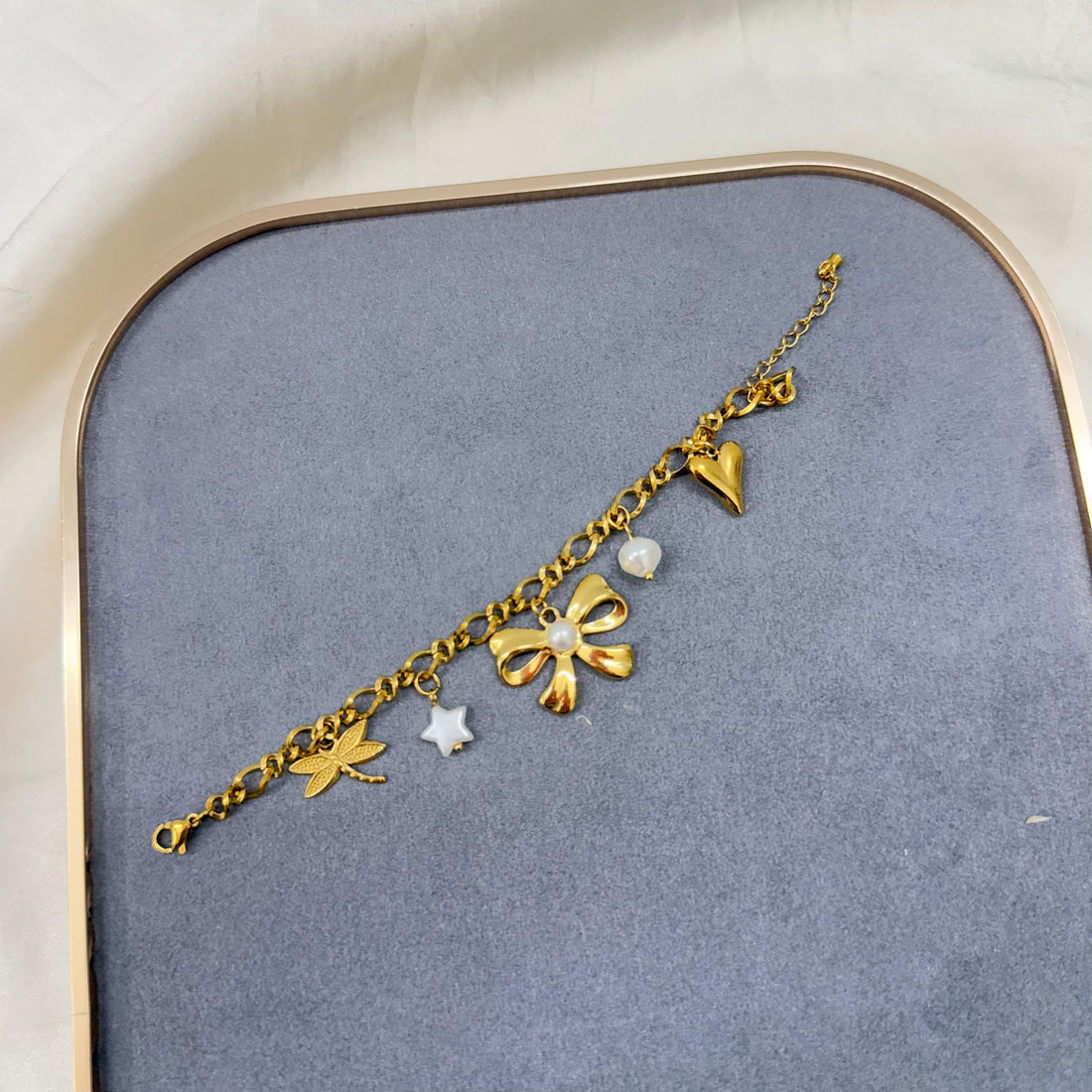 BOW AND HEART CHARM CHAIN BRACELET