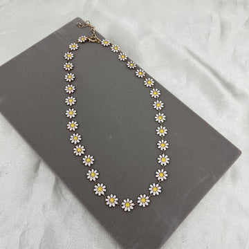 WHITE DAIZY NECKLACE