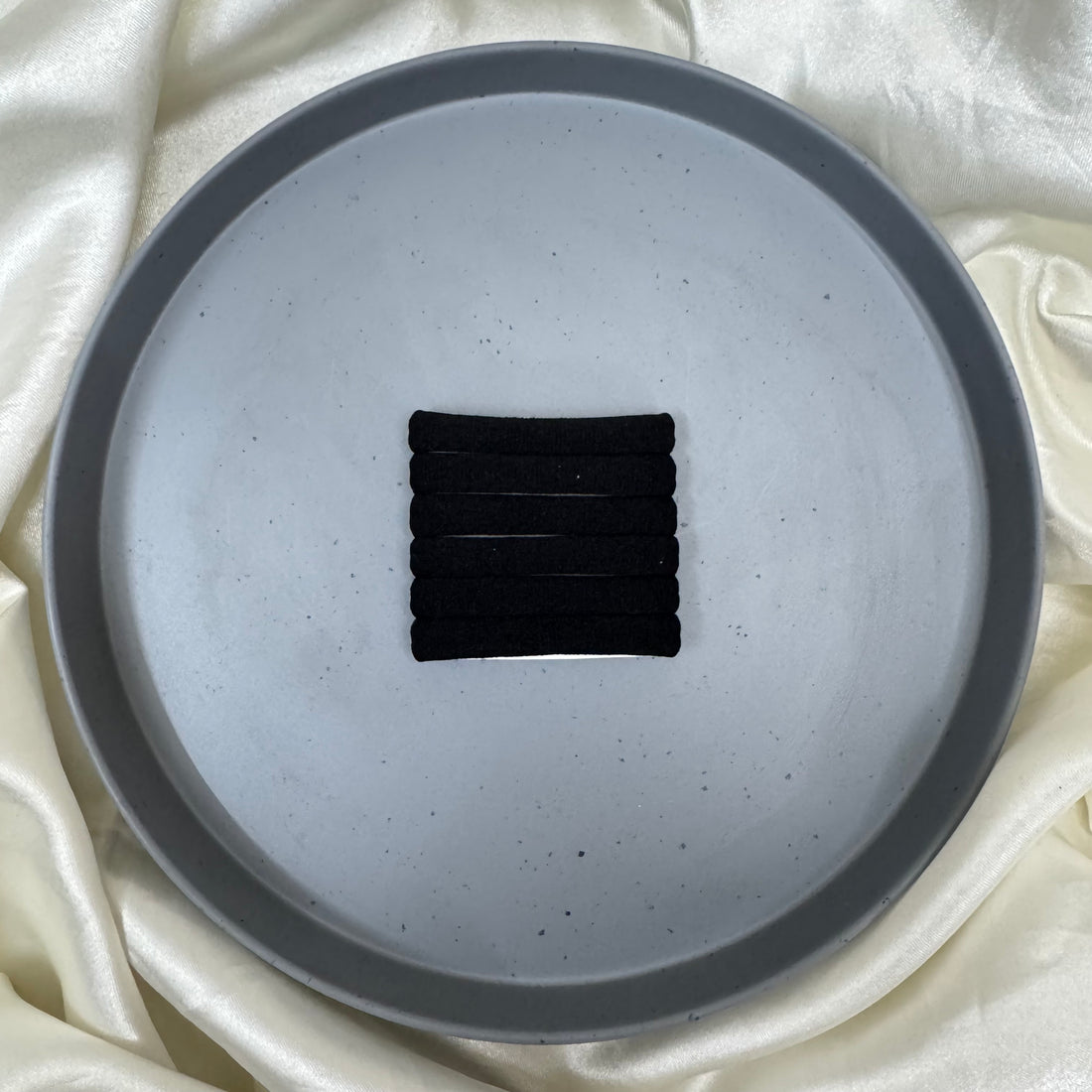 SIMPLE BLACK RUBBER BANDS