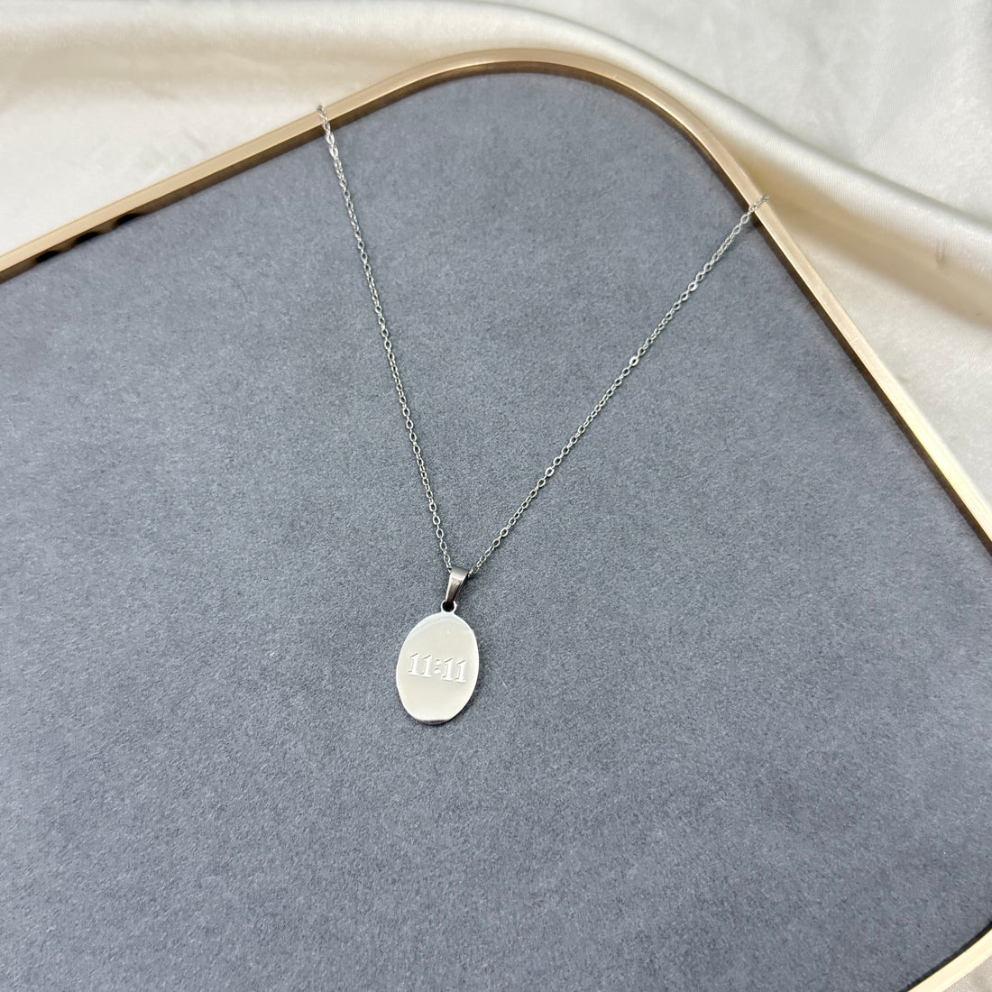 11:11 OVAL NECKLACE