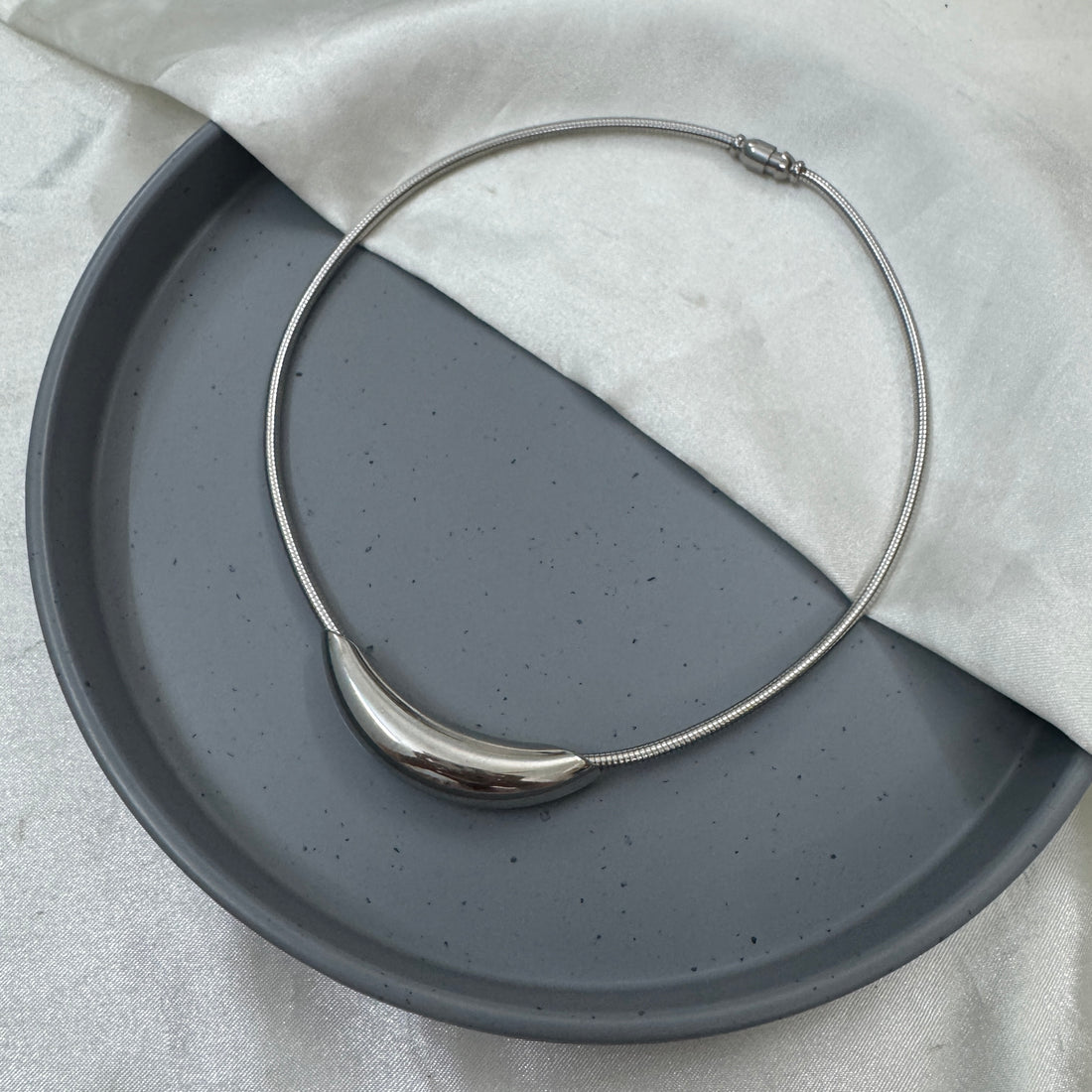 DORA NECKLACE
