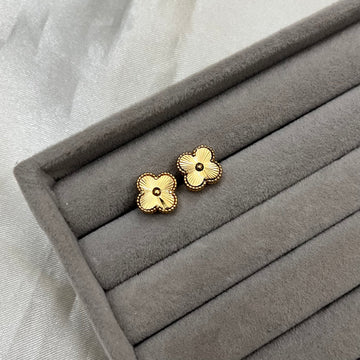 DOTED CLOVER STUD