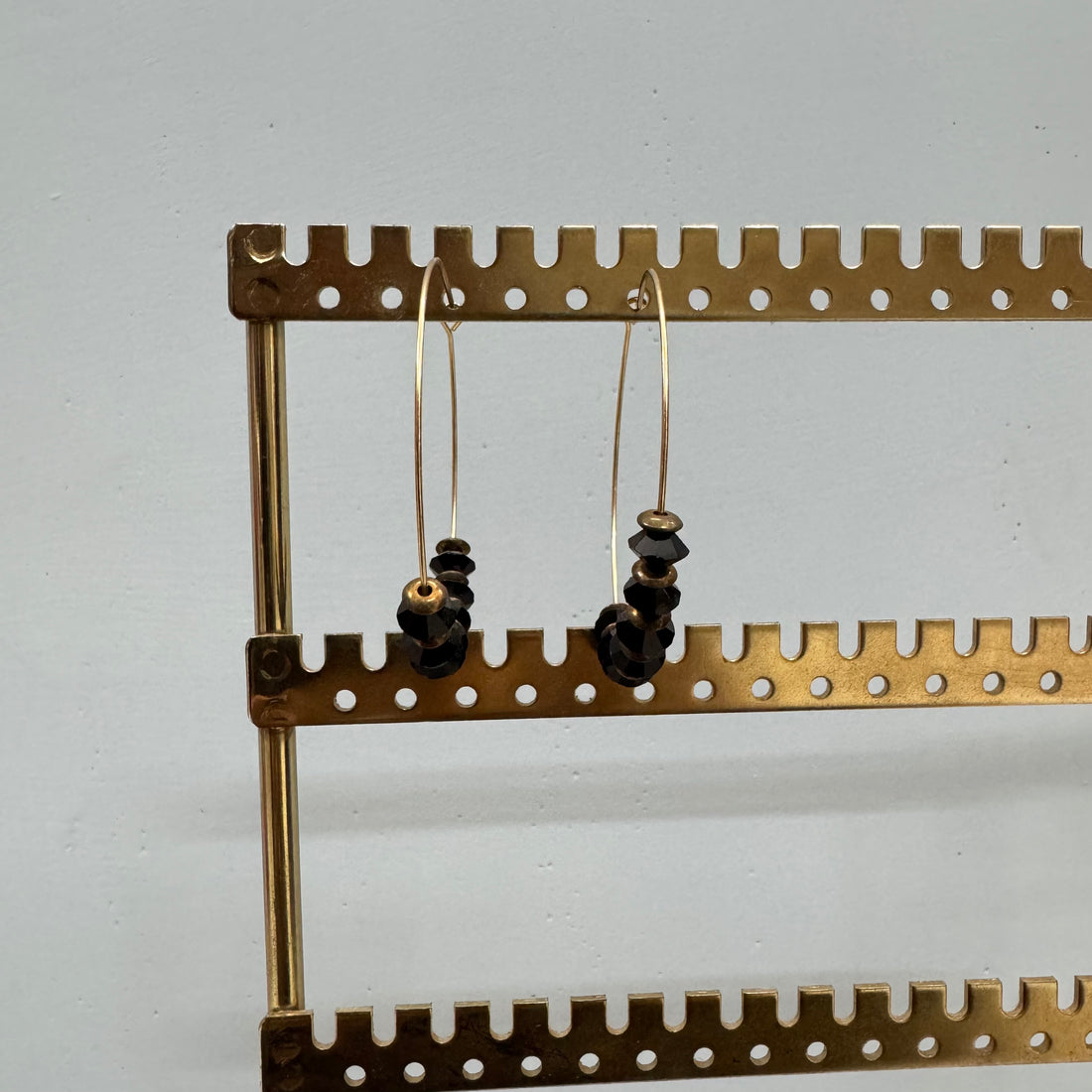 BLACK BEEDS CIRCLE HOOP EAARINGS