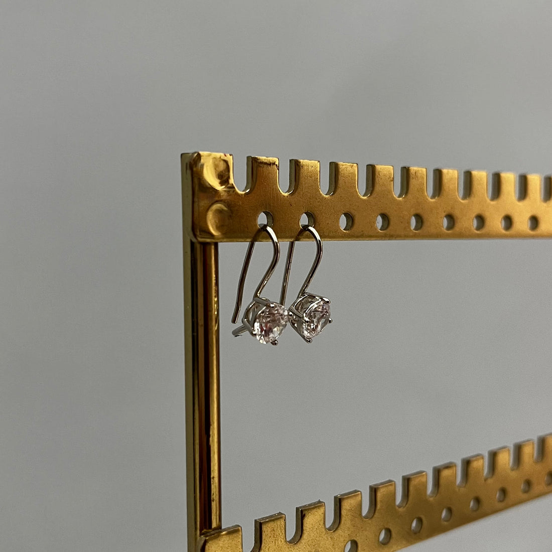 LIA EARRING