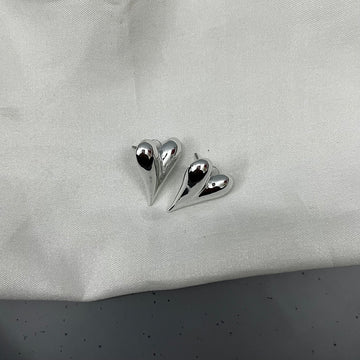 STATEMENT HEART STUD EARRINGS
