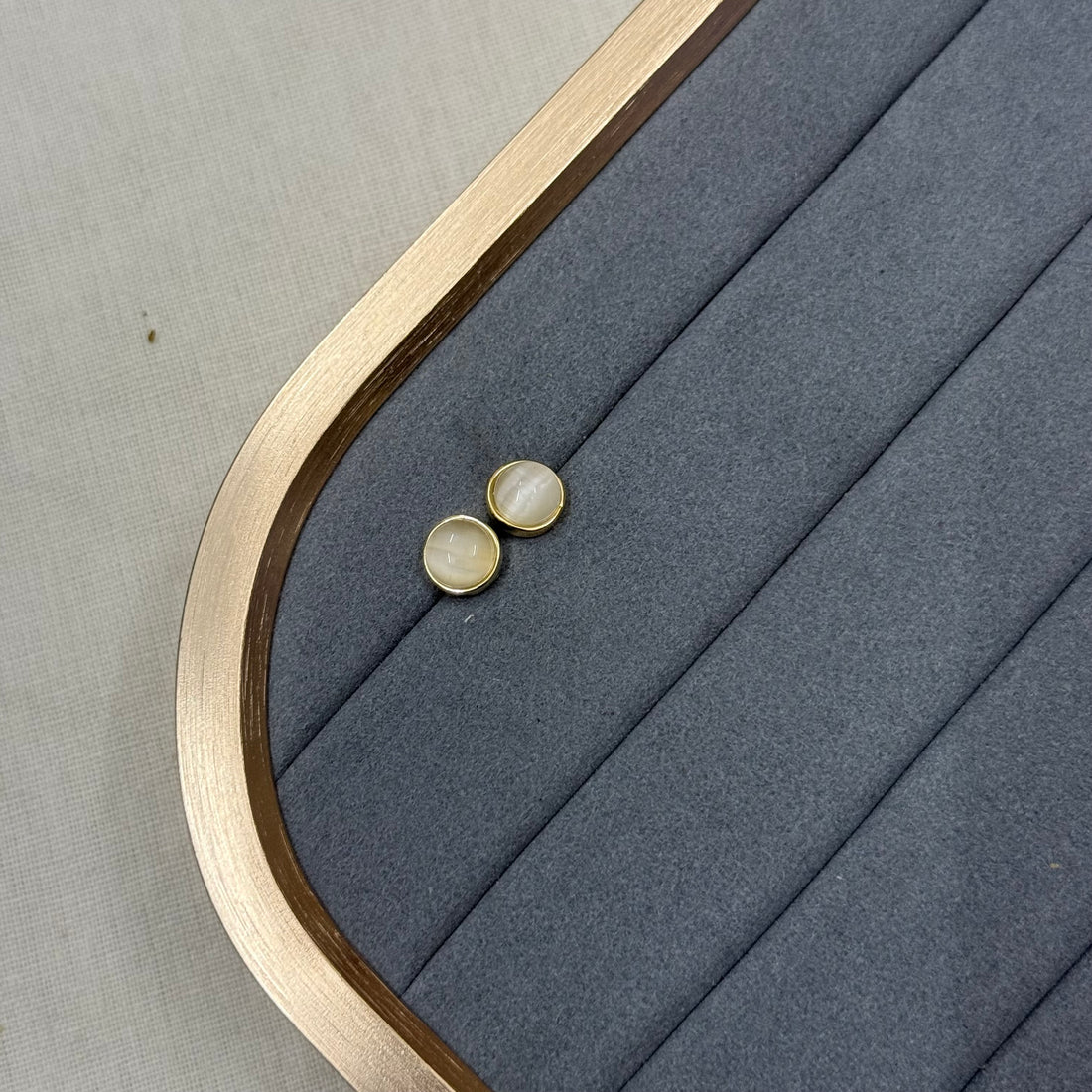 CARIE ROUND EARRINGS