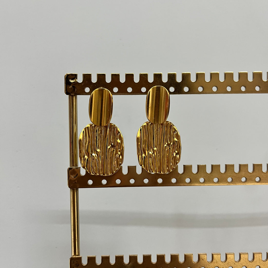 METALLIC OVAL WITH STUD EARRINGS
