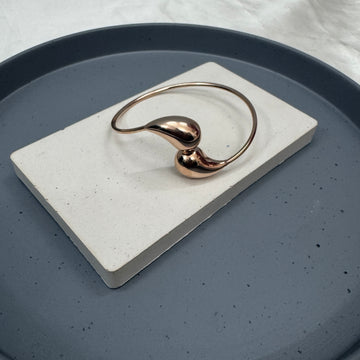 BEAN DESIGN CUFF BRACELET