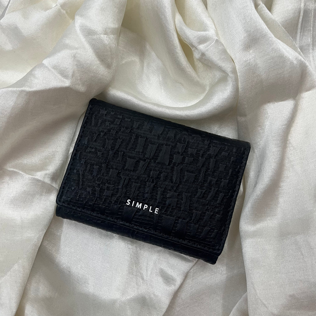 SIMPLE TRIFOLD WALLET