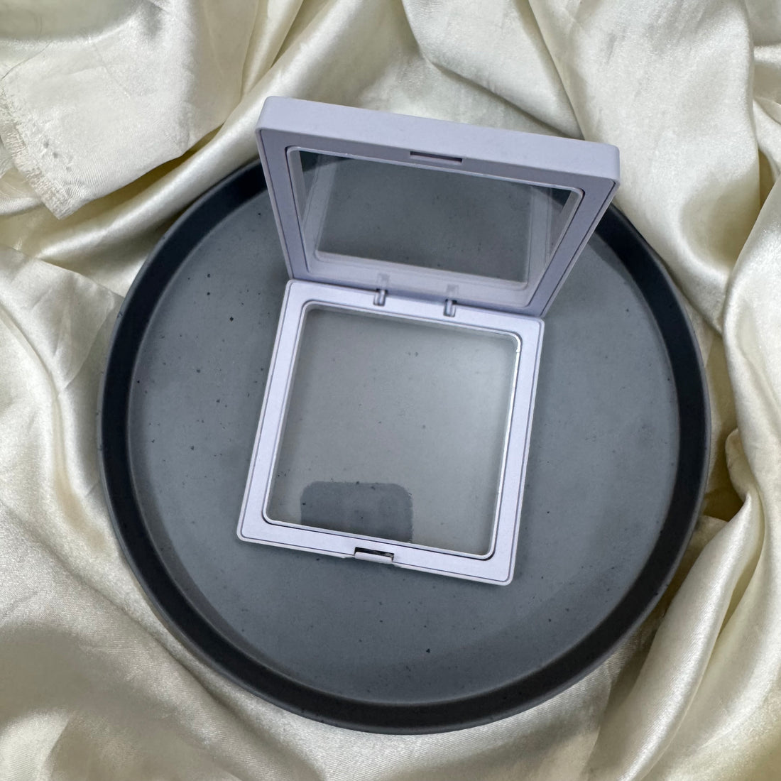 TRANSPARENT STORAGE BOX