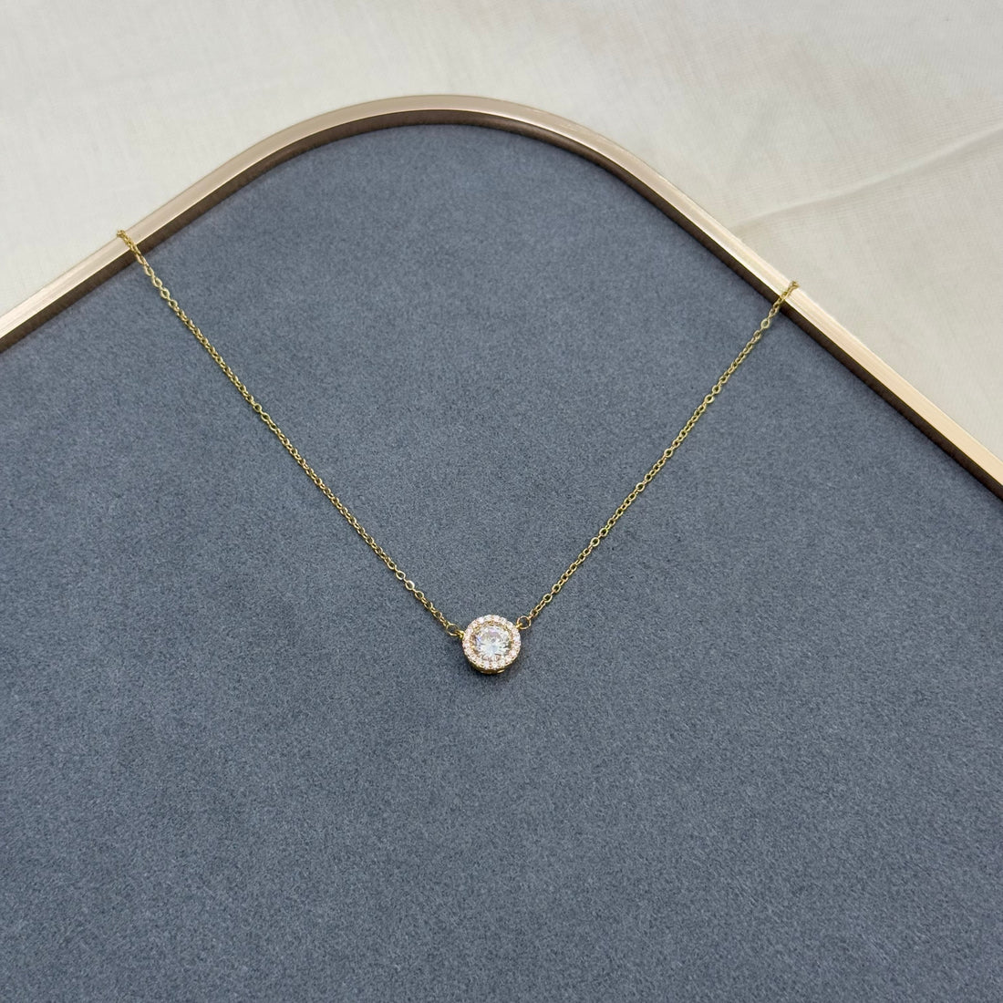 ROUND PENDANT NECKLACE