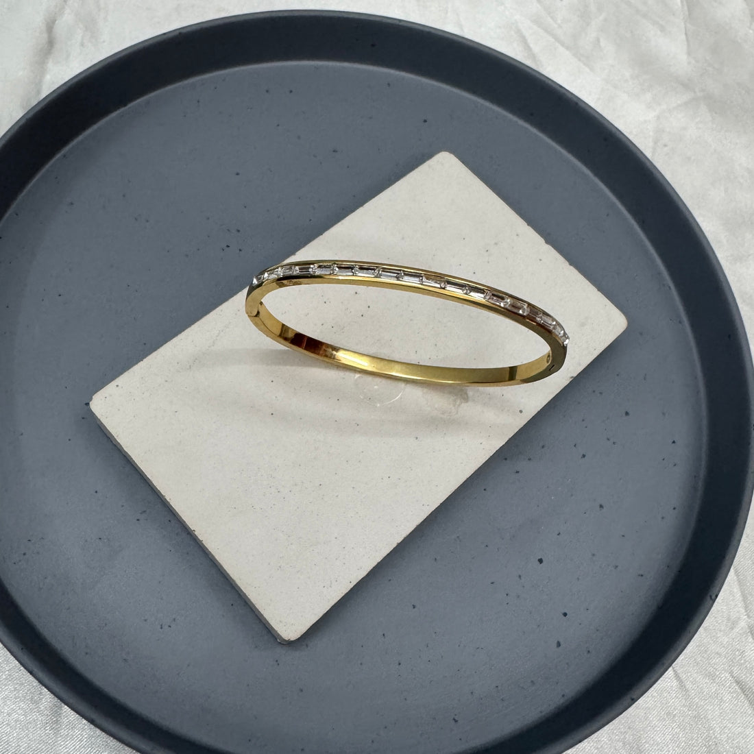 AAISHWARAYA THIN WHITE KADA