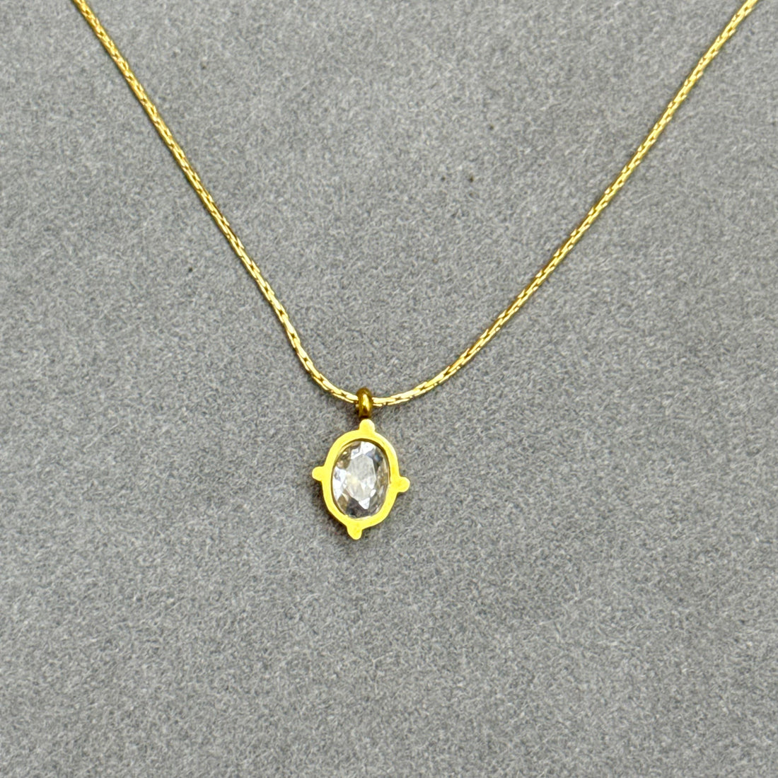 MINIMAL ELEGANCE GOLD NECKLACE