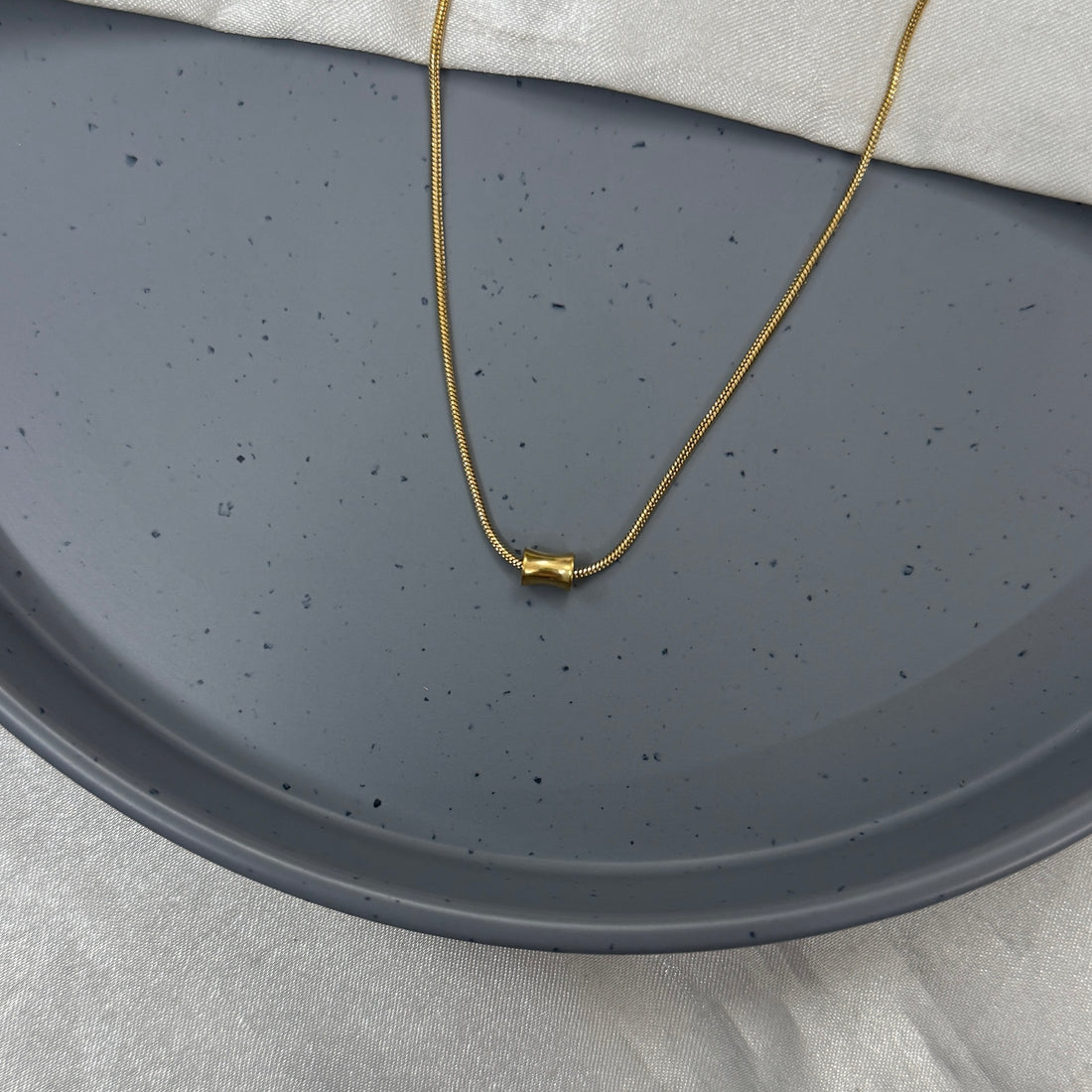 MINIMALIST GOLD NECKLACE