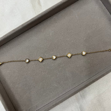 GOLD CUBIC AND HEART CHAIN BRACELET