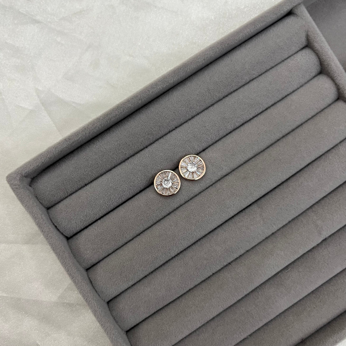 RAHIMA KUNDAN STUD EARRINGS