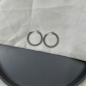 SILVER TWISTED HOOP