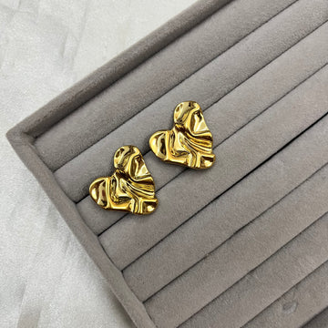 AMARE GOLD HEART STUD EARRINGS