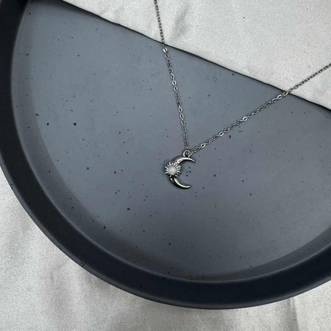 MOON PENDANT CHAIN