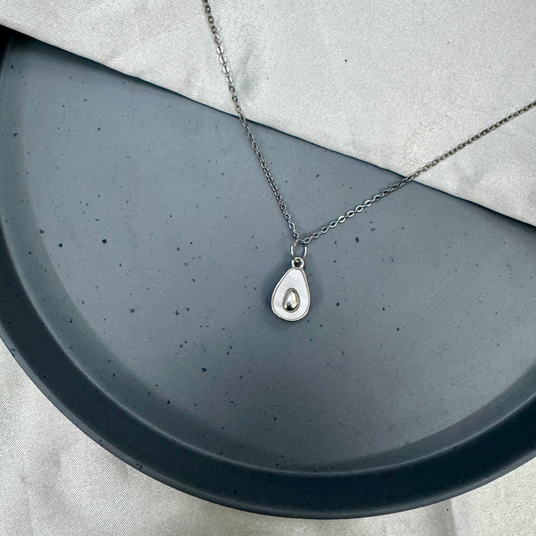 AVACADO PENDANT CHAIN