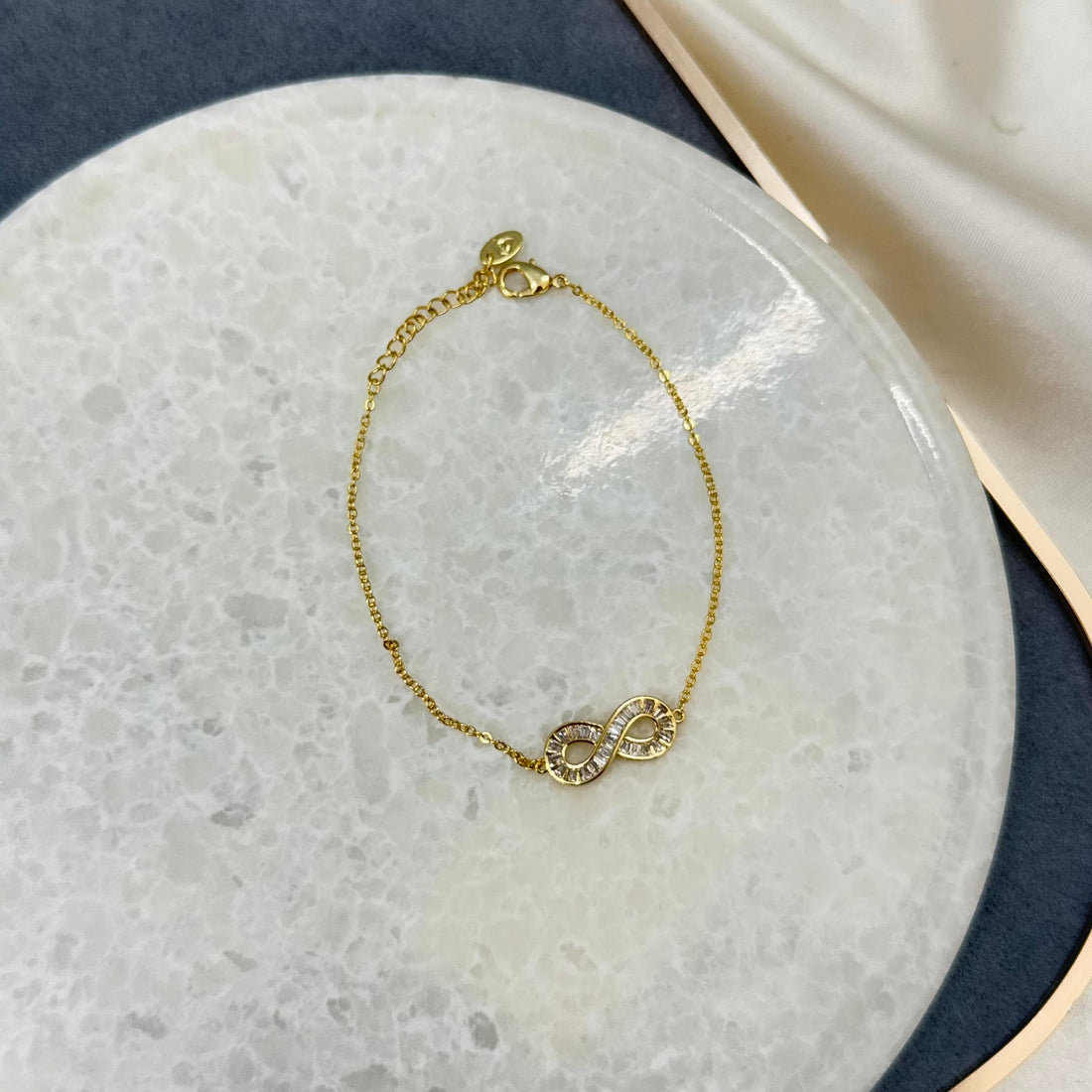 INFINITY CHAIN BRACELET