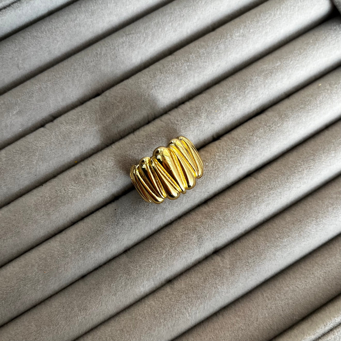 CHUNKY CROISSANT 18K GOLD PLATED RING