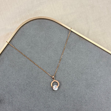 CIRCLE WITH DIAMOND CHAIN