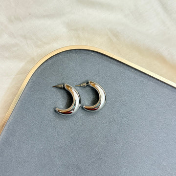 EFFORTLESS ELEGANCE HOOP EARRINGS