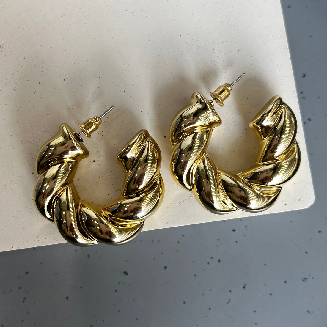 CLASSIC TWISTED GOLDEN HALF HOOPS