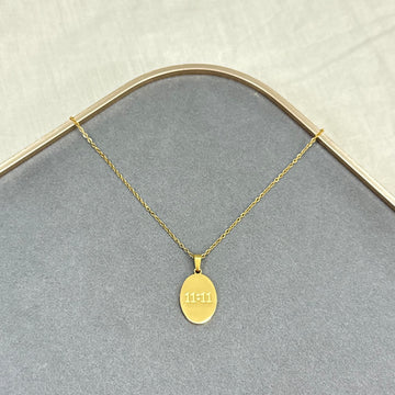 11:11 OVAL NECKLACE