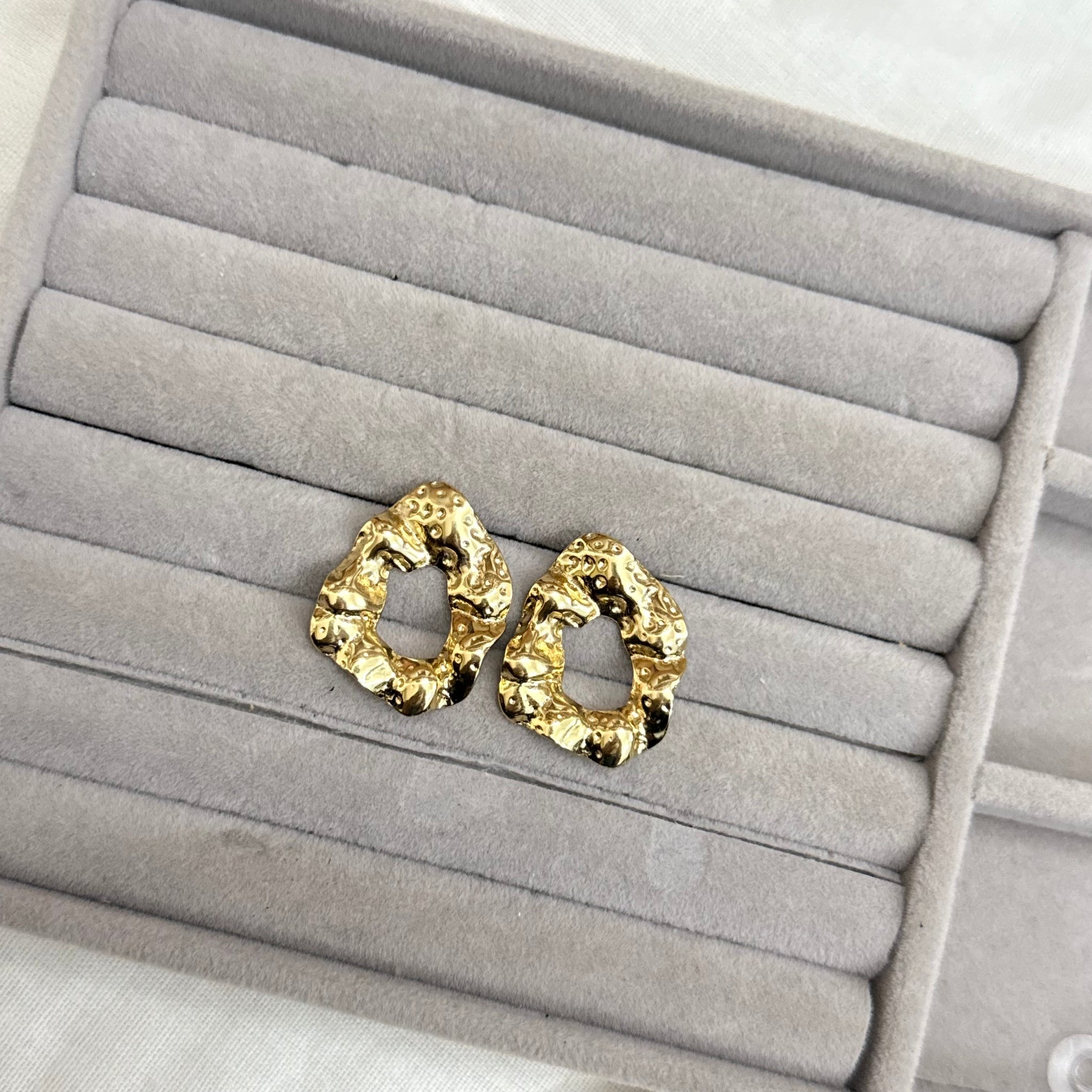 URBAN CHUNKY EARRING
