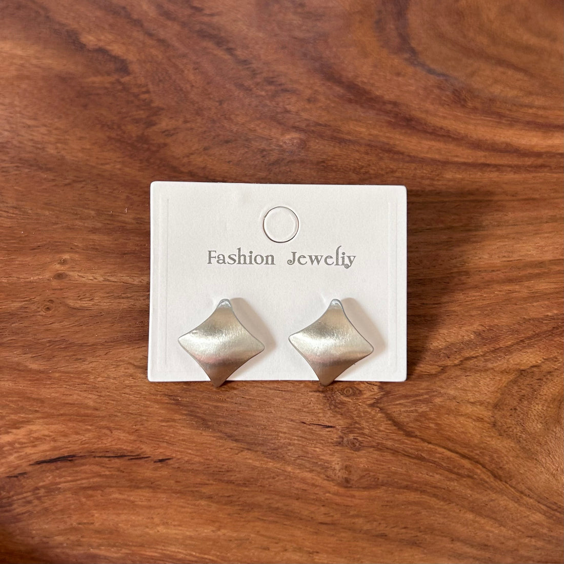 SOHI STUD EARRINGS