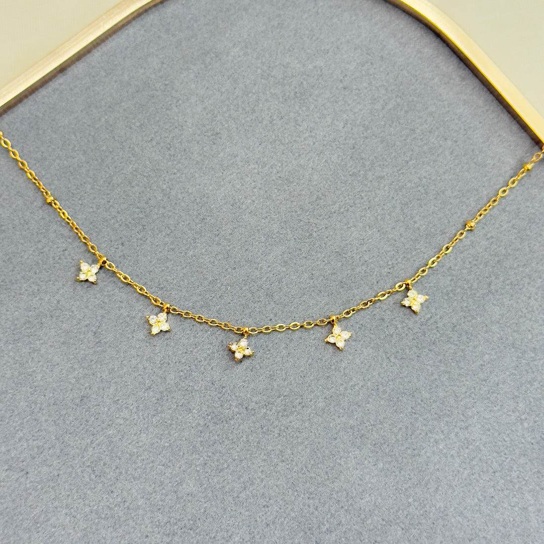 4 DIAMOND NECKLACE
