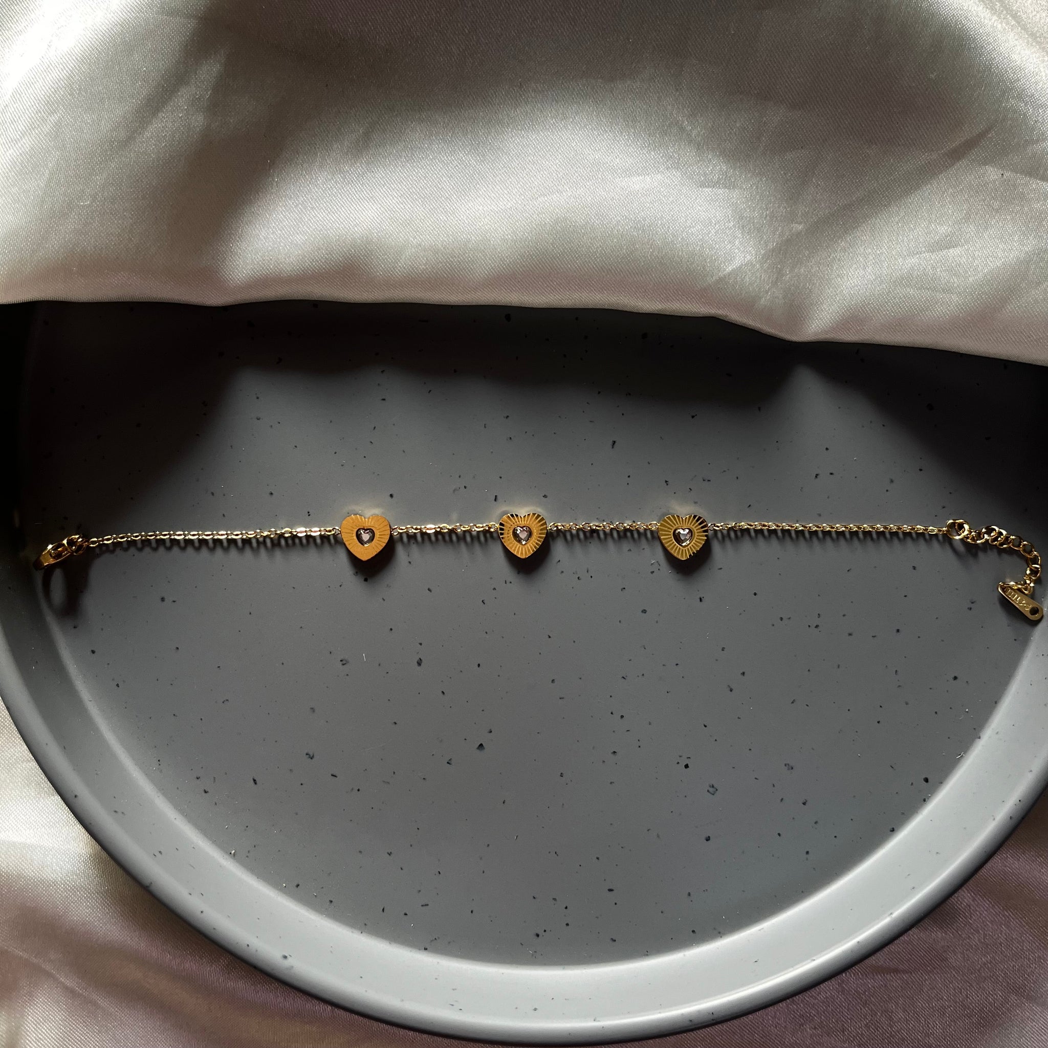 HEART CHARM CHAIN BRACELET