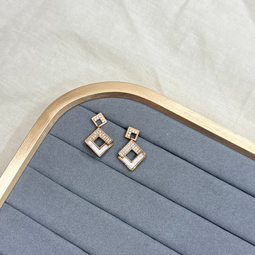 RHOMBUS - Minimal Glittering Stud