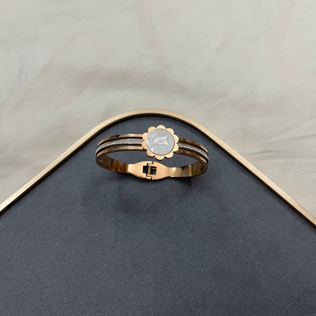 WHITE PEARL FLOWER BABY SIZE KADA