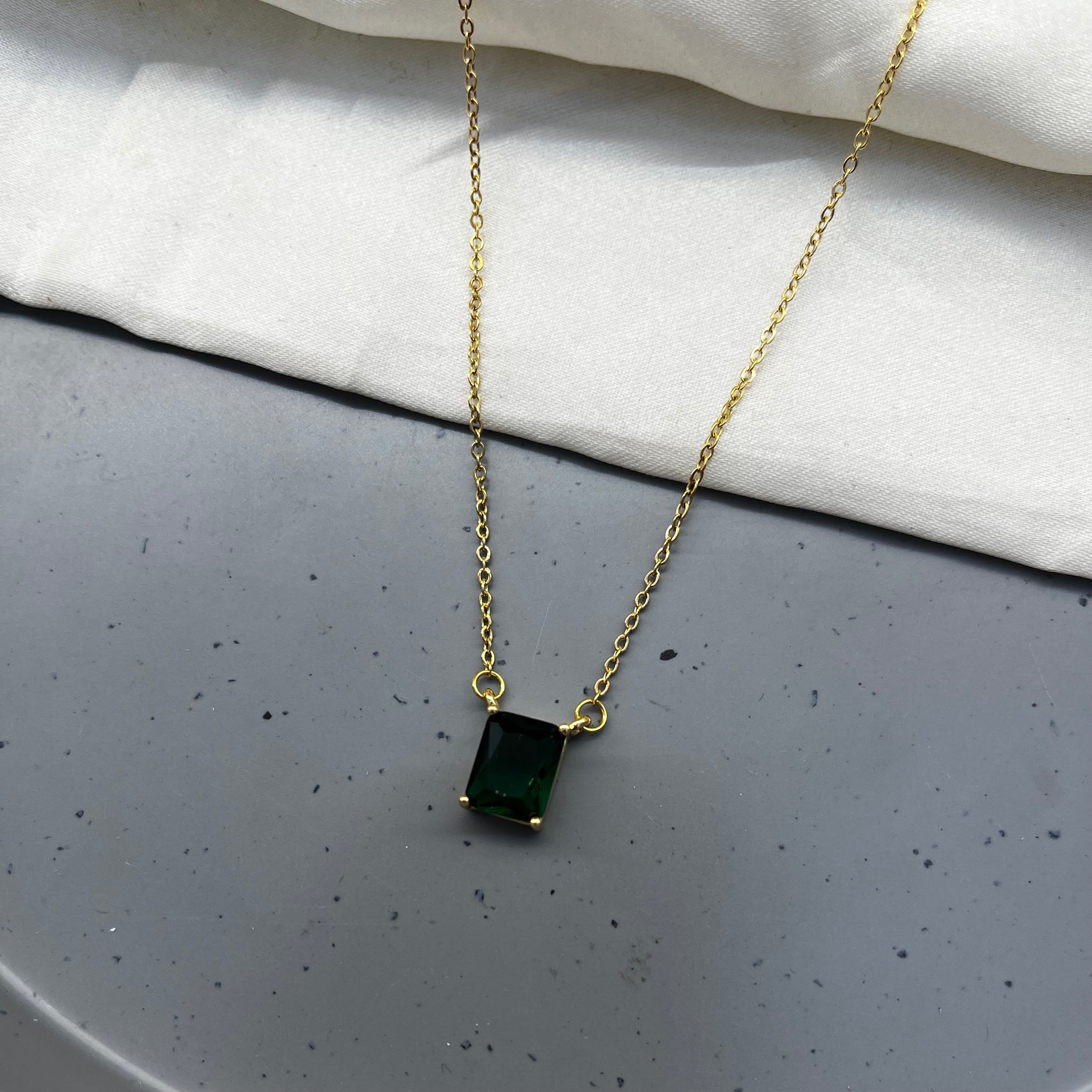 GREEN EMERALD STONE CHAIN