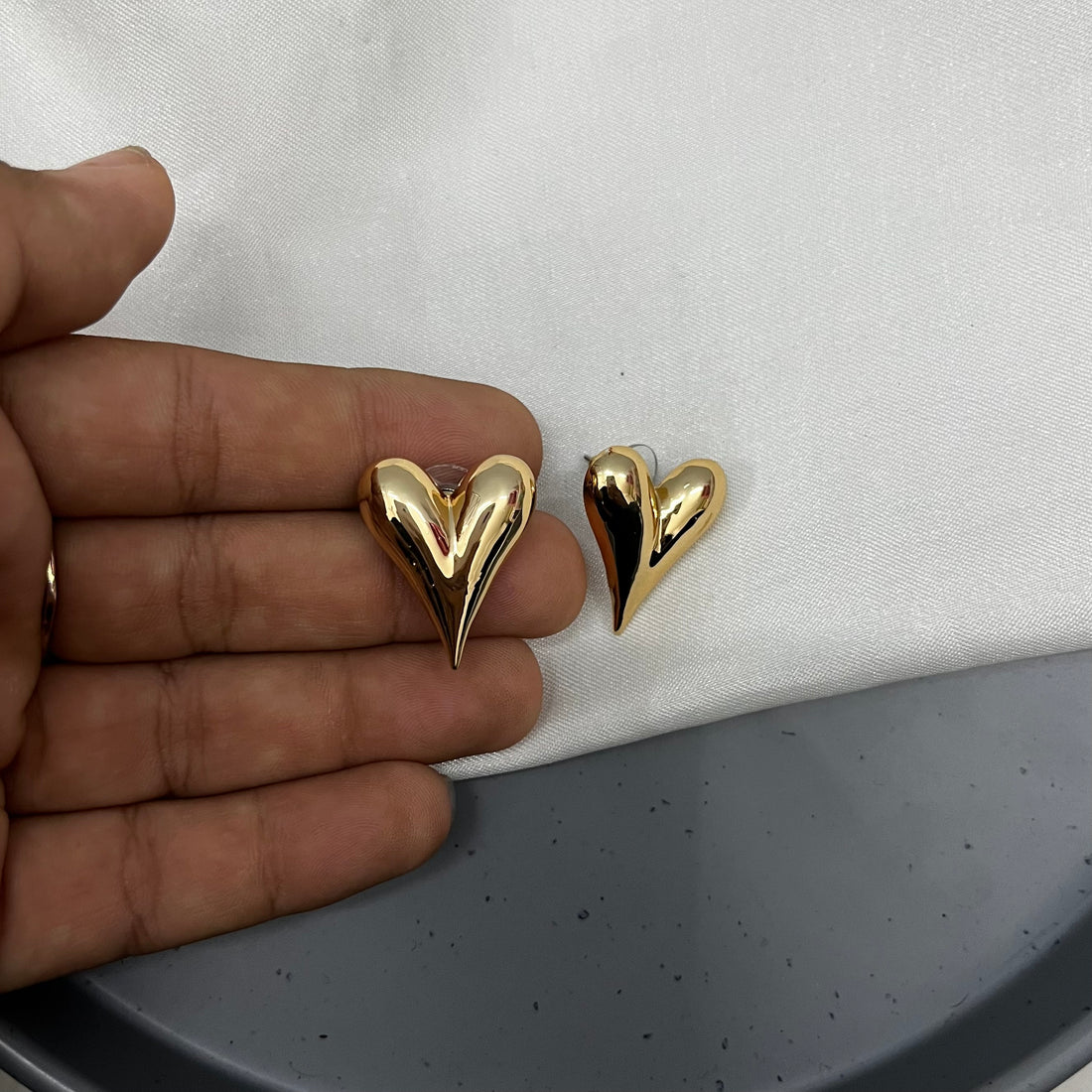 STATEMENT HEART STUD EARRINGS