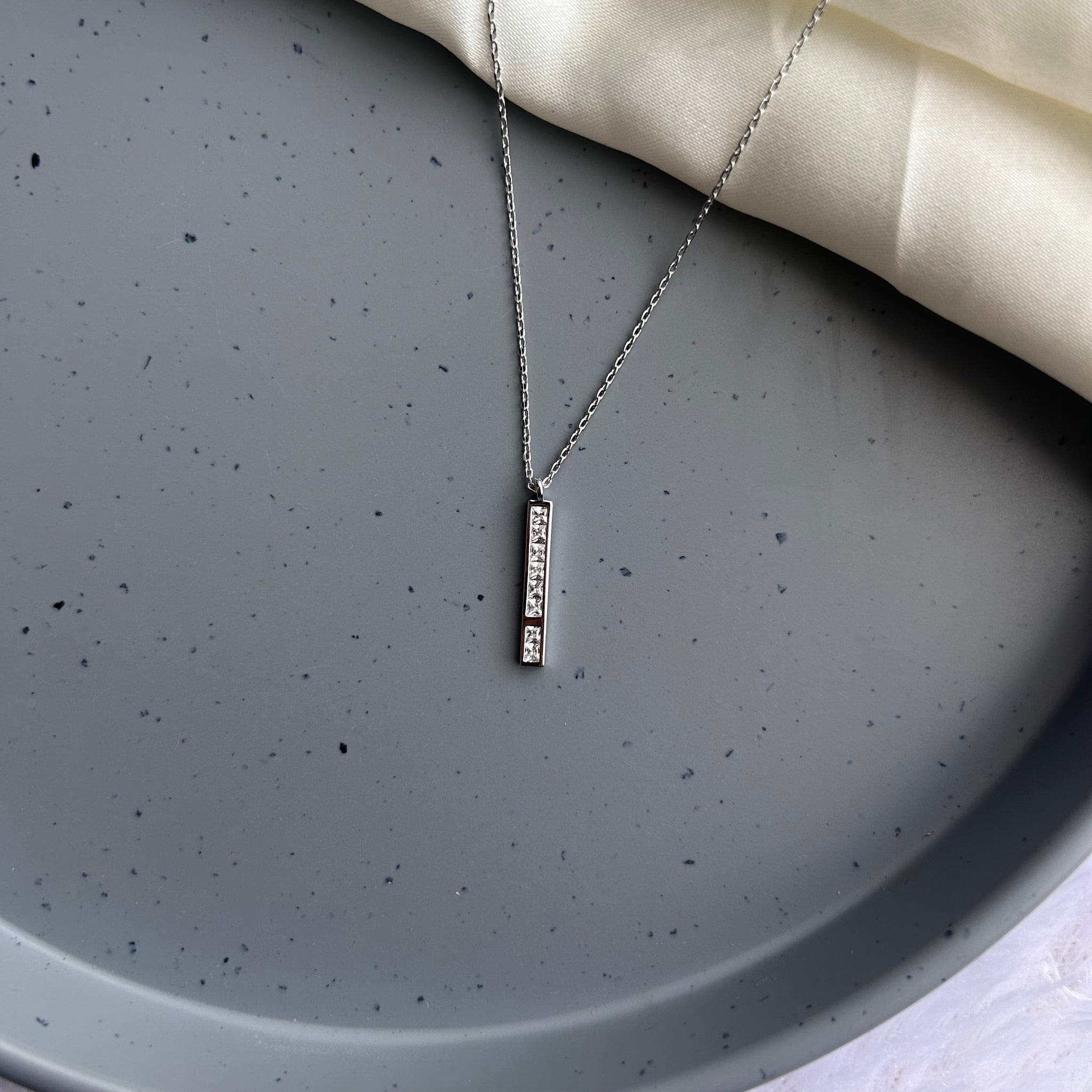 LINE SILVER NECKLACE