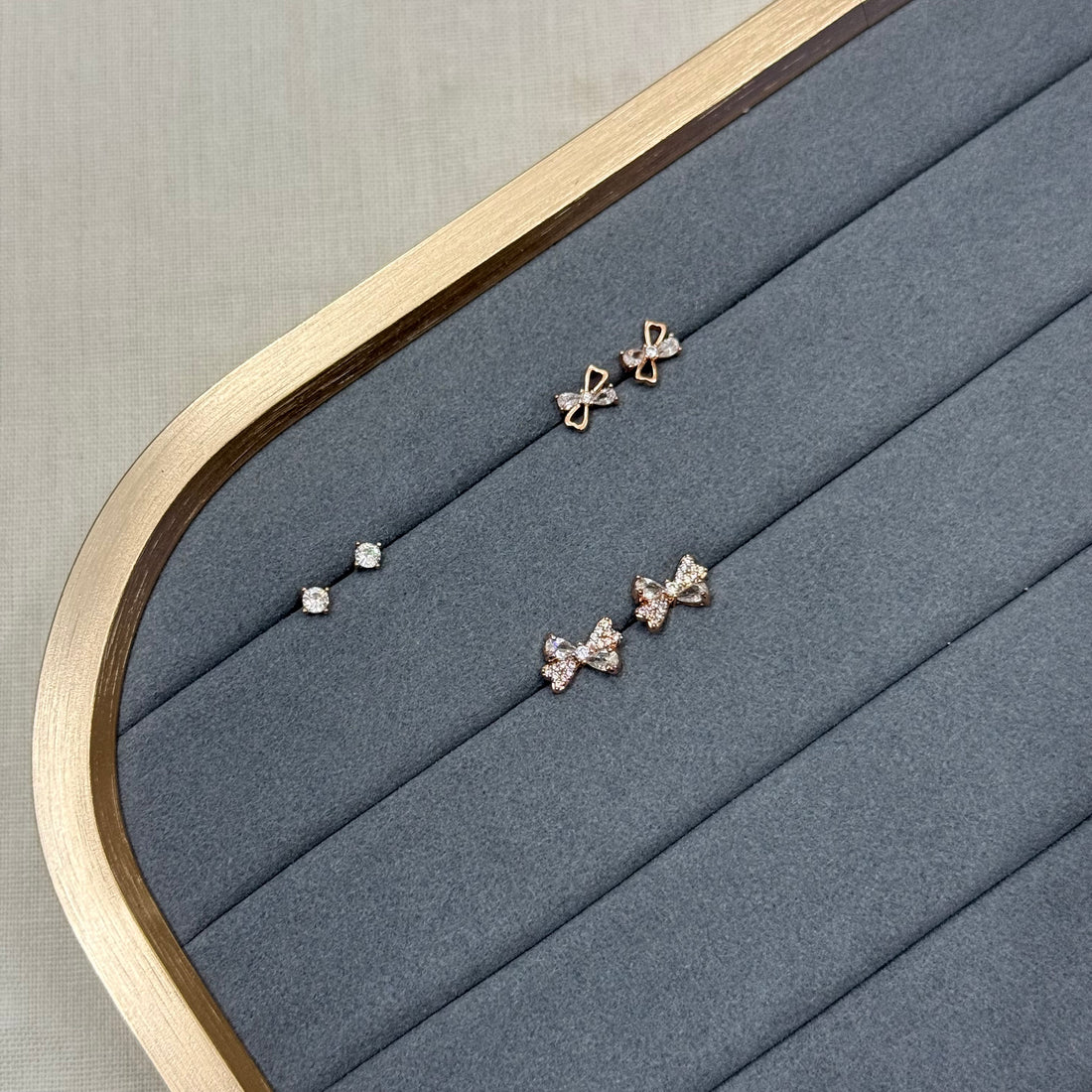 BOW PIERCING STUD