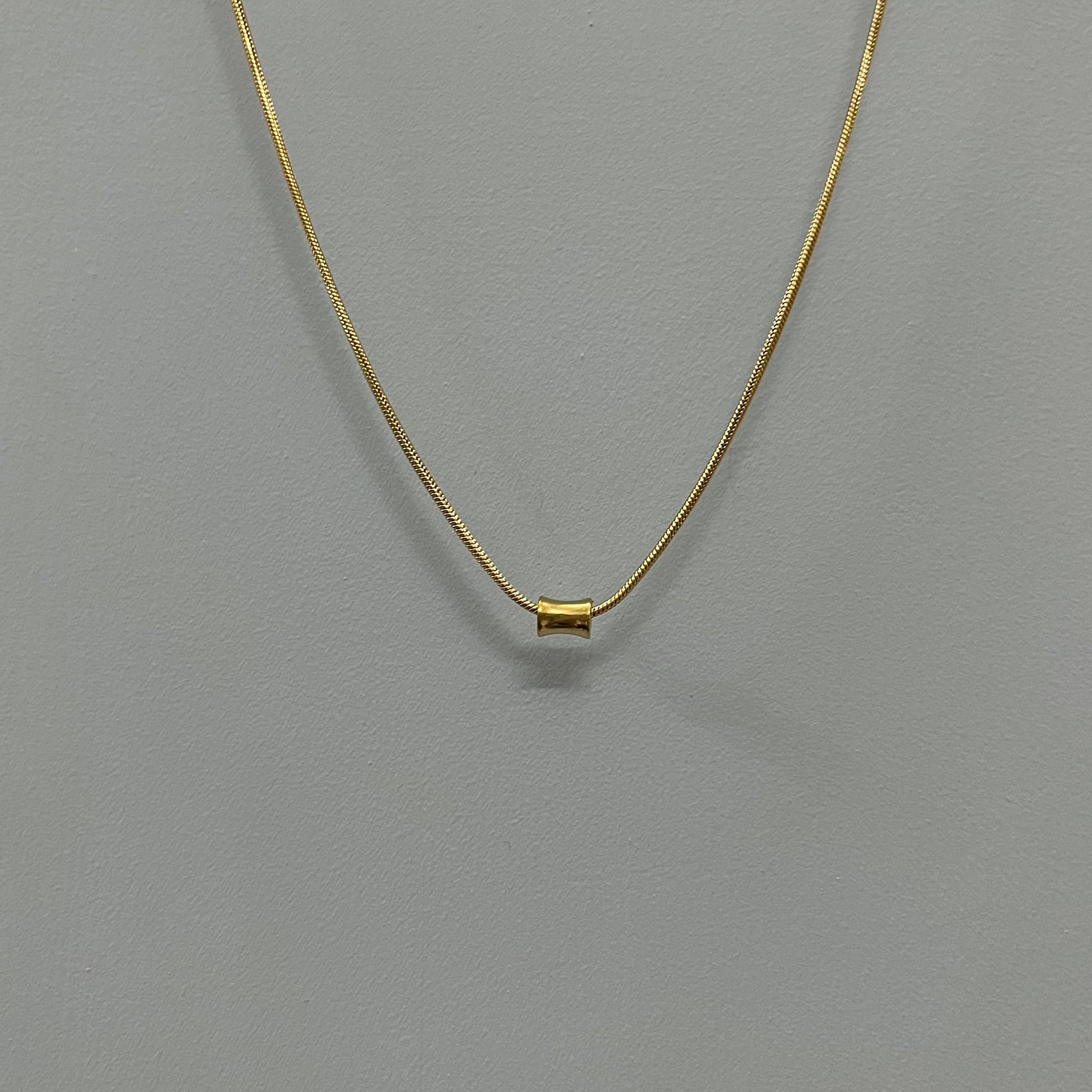 MINIMALIST GOLD NECKLACE