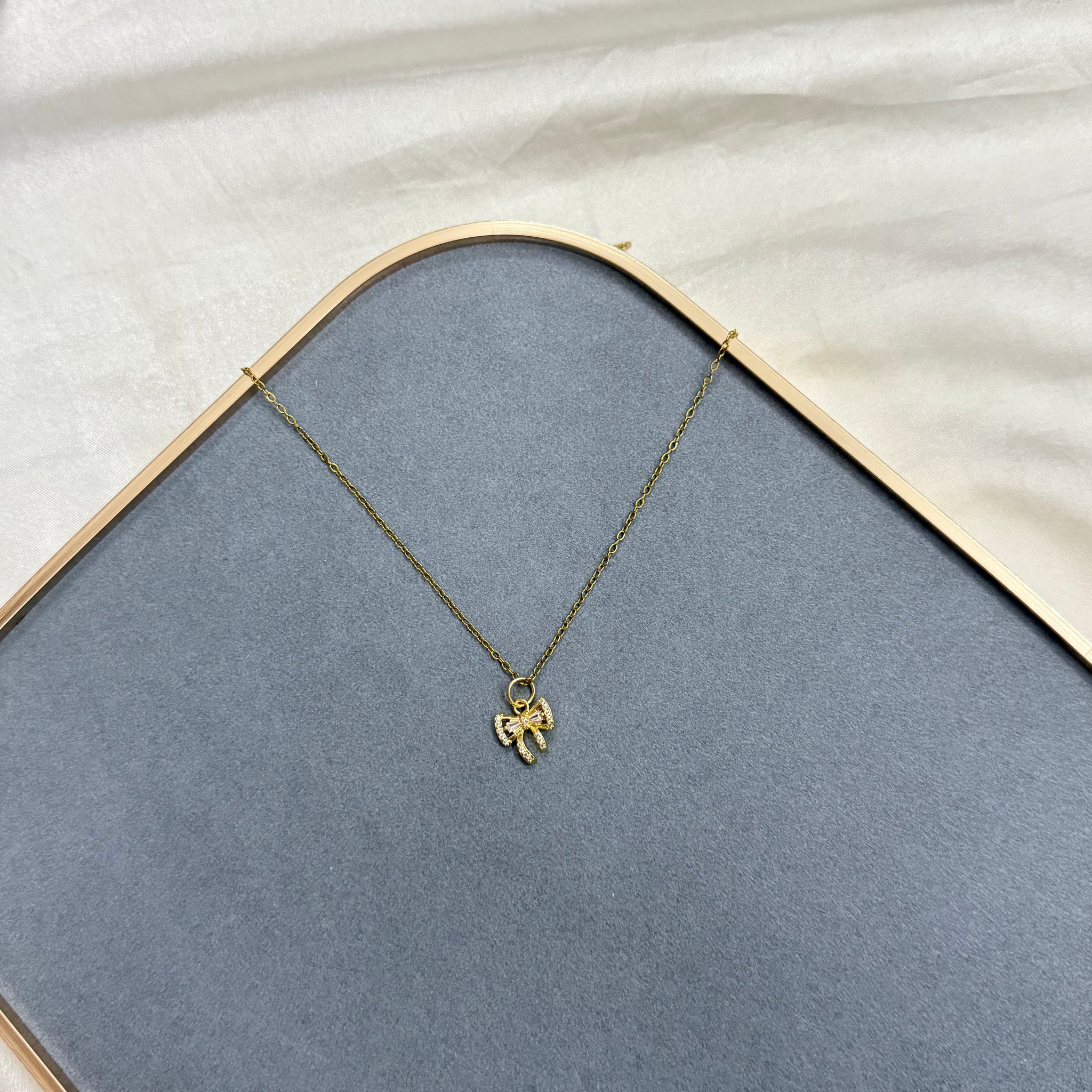 CROSS THE BOW NECKLACE