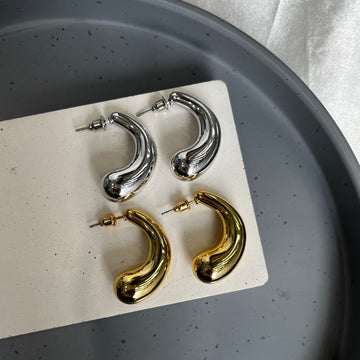 RETRO METALIC HOOP EARRINGS