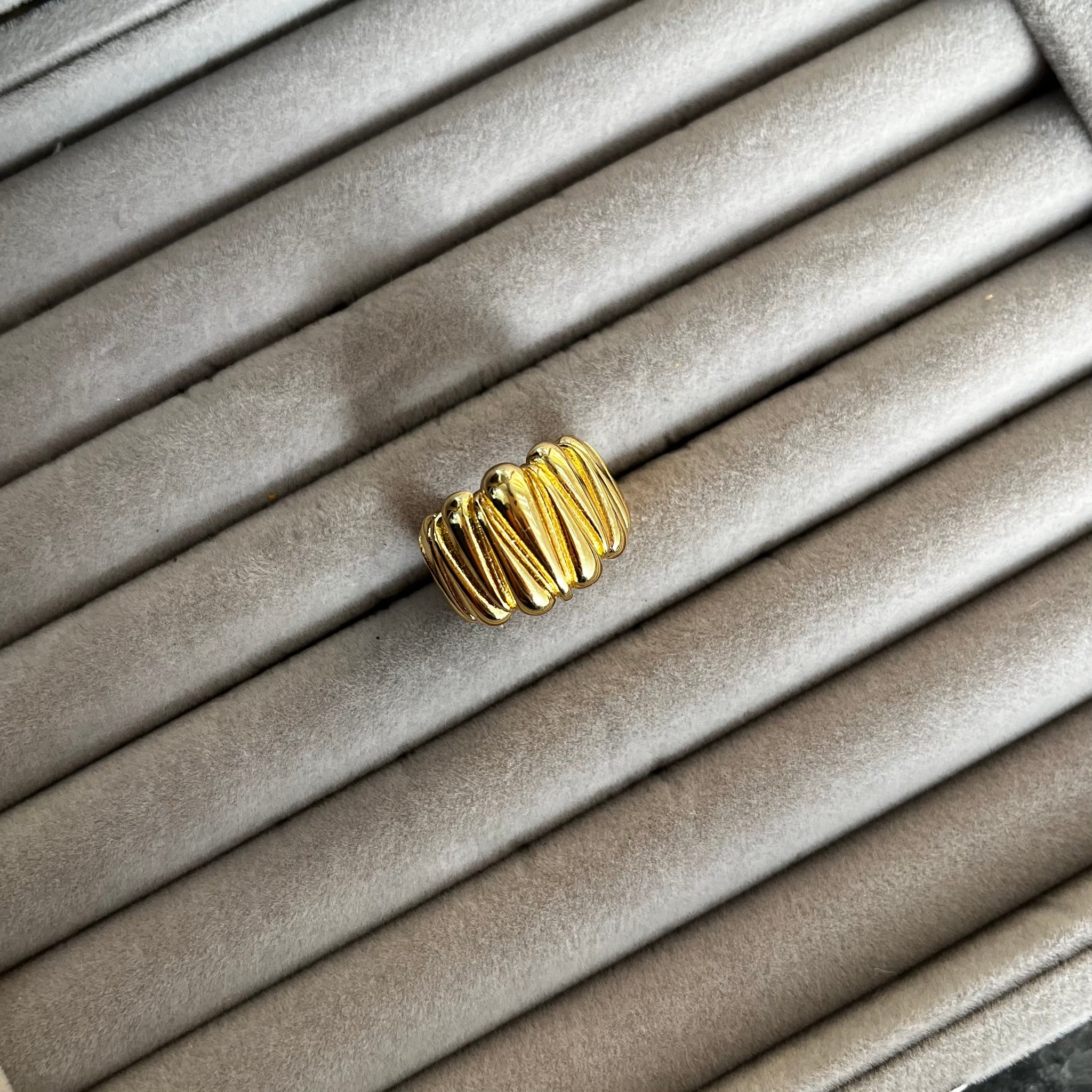 CHUNKY CROISSANT 18K GOLD PLATED RING