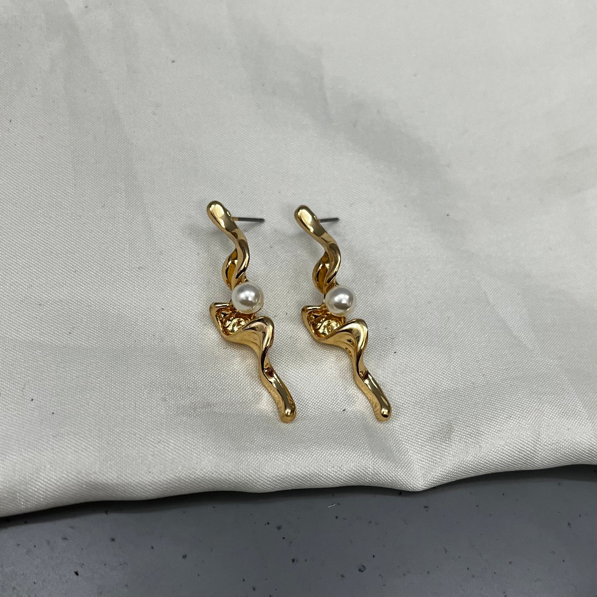 SPRAY PEARL EARRINGS