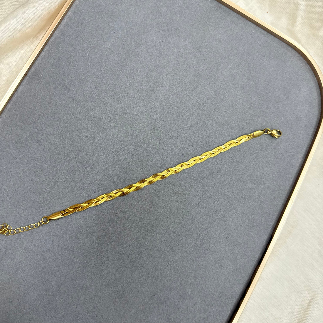 TWISTED CHAIN BRACELET