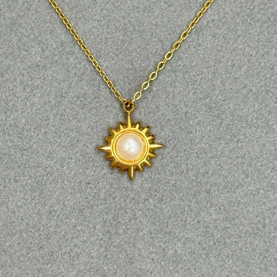 SURIYA PEARL NECKLACE